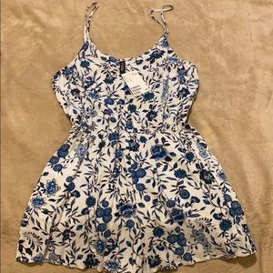 NWT H&M blue and white floral romper size 8
